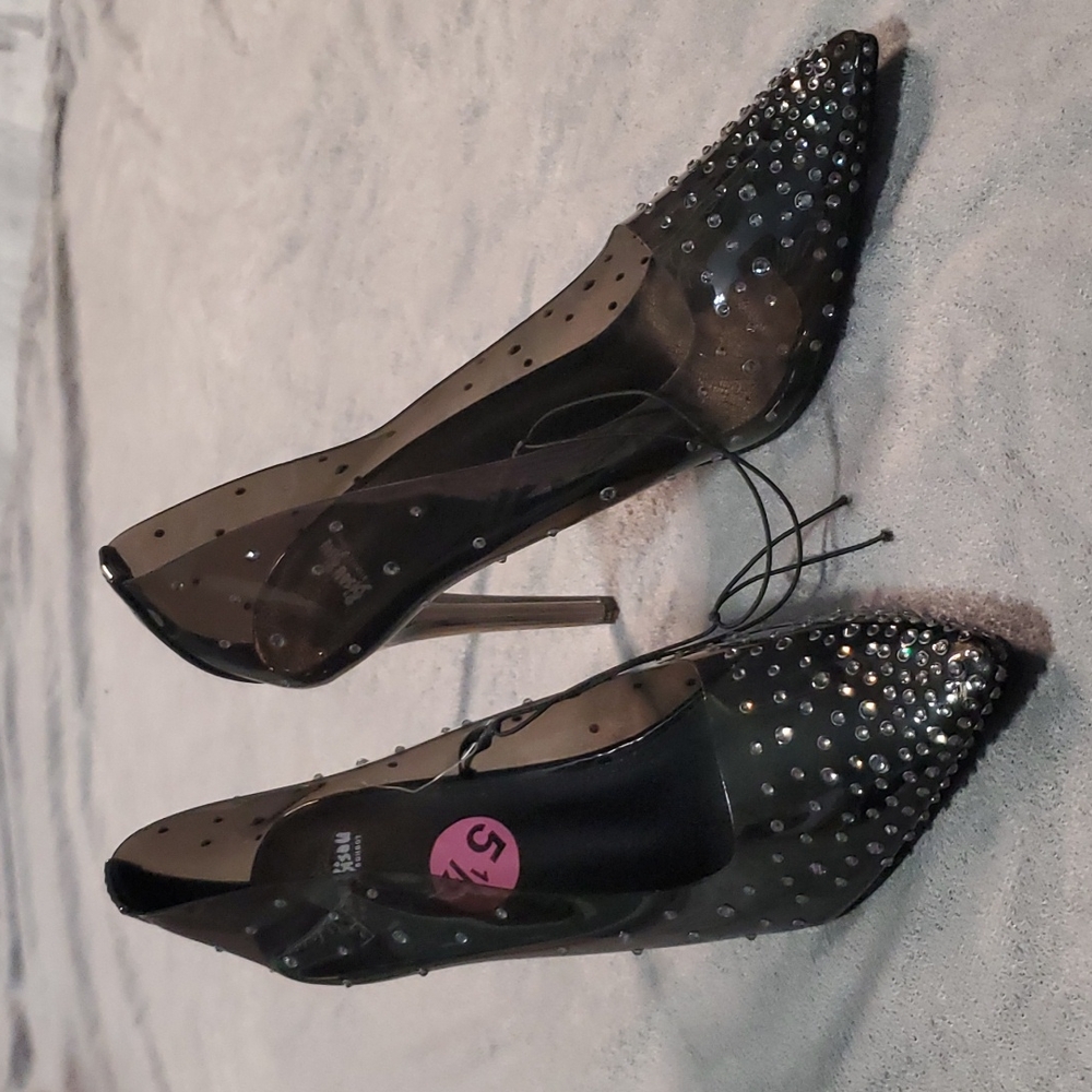 NWT BISOU BISOU HEELS